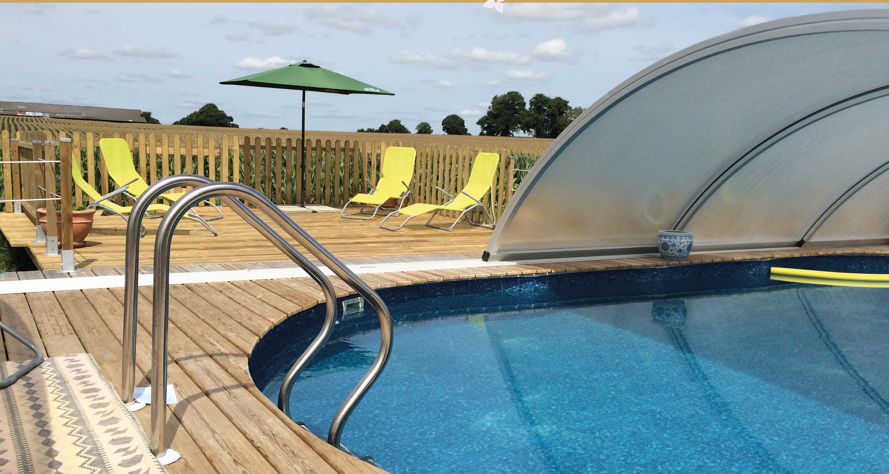 Holiday let with swimming pool in France
